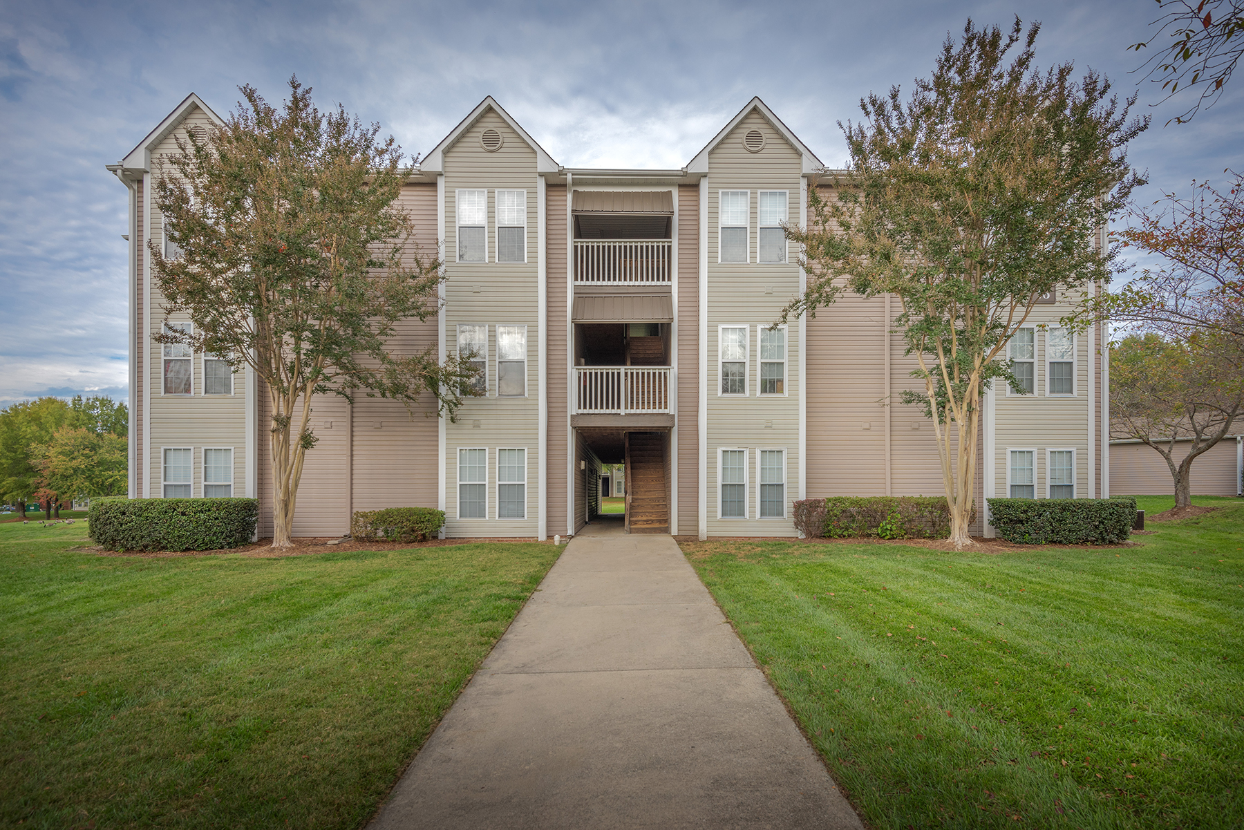 Abbington Place The Multifamily Advisory Group at Cushman & Wakefield